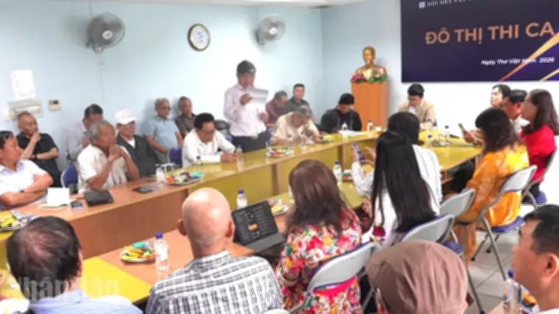 Tọa đàm 'Đô thị thi ca' tại TP.HCM: Hơi thở đô thị trong dòng chảy thơ Việt