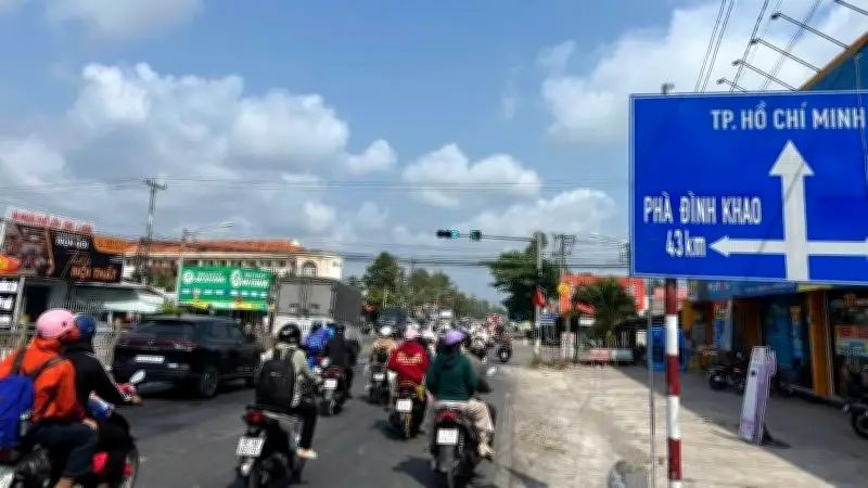 Tai nạn giao thông nghiêm trọng trên Quốc lộ 60 gây ùn tắc kéo dài ở Vĩnh Long