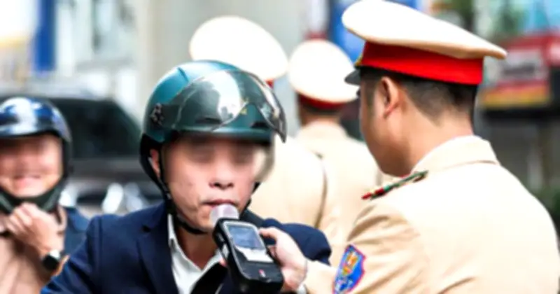 Tai nạn giao thông ngày mùng 4 Tết giảm mạnh, nhưng vi phạm nồng độ cồn vẫn cao