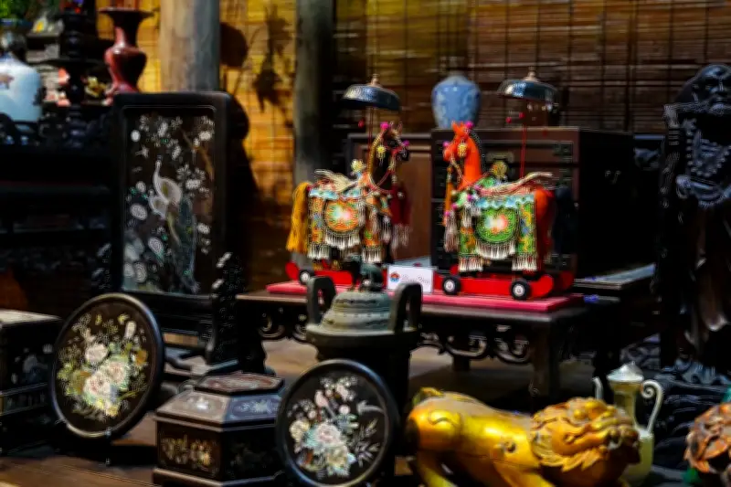 Tai nạn giao thông: SUV không giảm tốc quệt ô tô con từ đường nhánh