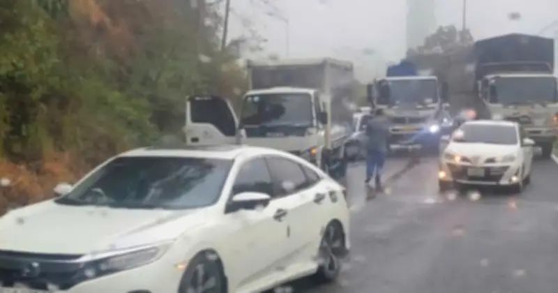 Tai nạn liên hoàn trên đèo Bảo Lộc: Ô tô con bị kẹp giữa xe bồn và xe tải