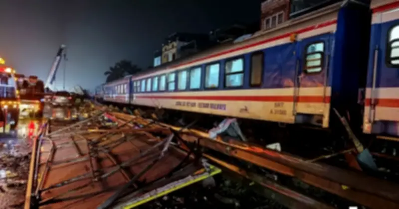 Tai nạn đường sắt nghiêm trọng tại Hà Nội: Ô tô tải va chạm với tàu hỏa, một người tử vong