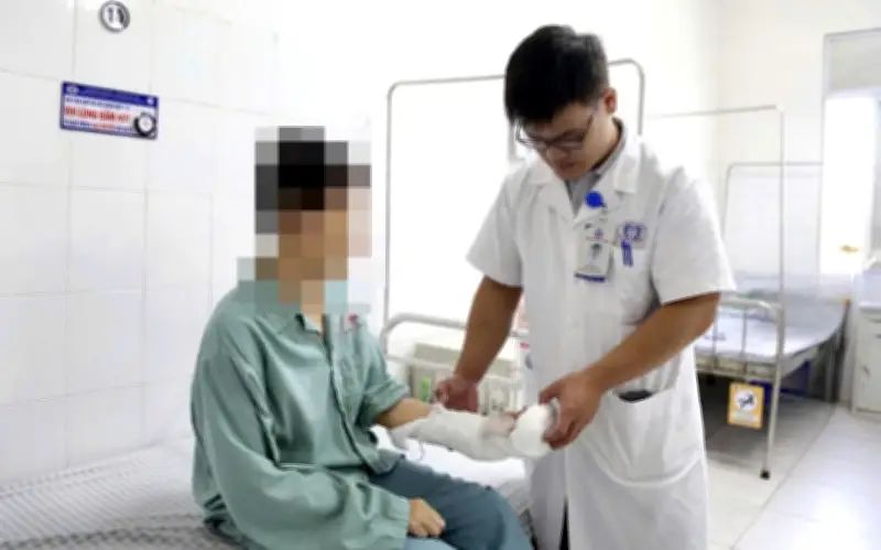 Tai nạn pháo nổ dịp Tết: Nhiều ca dập nát bàn tay, bác sĩ cảnh báo khẩn