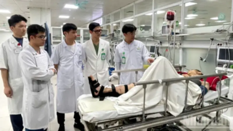 Tai nạn pháo nổ tự chế tăng cao dịp Tết, bệnh viện quá tải cấp cứu