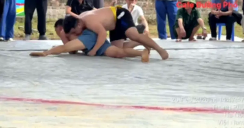 Tai nạn thương tâm tại hội vật cổ truyền Hà Nội, một đô vật tử vong