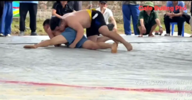 Tai nạn thương tâm tại trận đấu vật cổ truyền, một đô vật tử vong