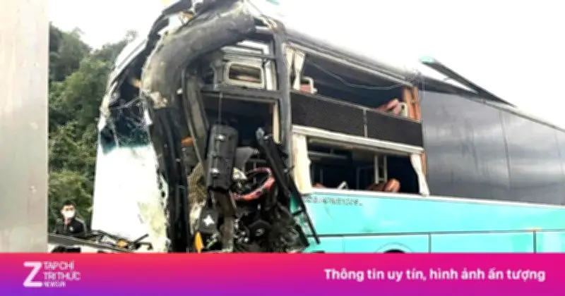 Tai nạn liên hoàn trên cao tốc Vân Phong - Nha Trang, một tài xế bị thương nặng