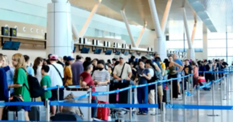 Sân Bay Tân Sơn Nhất Đối Mặt Áp Lực Cao Điểm Tết Bính Ngọ 2026