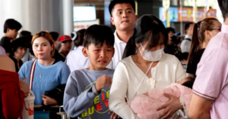 Tân Sơn Nhất nhộn nhịp đón Việt kiều về quê ăn Tết, những giọt nước mắt đoàn viên