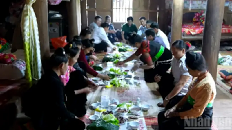 Tục mang dao đi chúc Tết của người Thái Tây Bắc: Từ công cụ sinh tồn đến biểu tượng may mắn