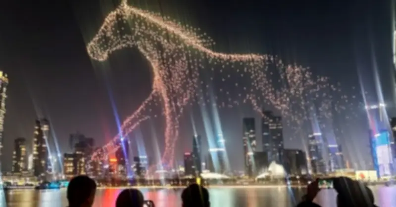 Thế giới rộn ràng đón Tết Bính Ngọ 2026: Robot biểu diễn, lễ hội ánh sáng khắp nơi