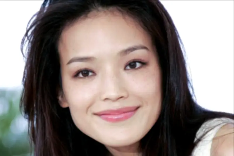 Thư Kỳ: Hành trình từ 'biểu tượng gợi cảm' đến đạo diễn được quốc tế vinh danh