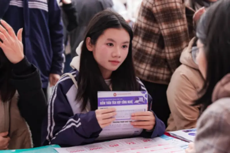 Thí Sinh Đối Mặt Với 'Ma Trận' Kỳ Thi Riêng: Chọn Đúng Thay Vì Thi Nhiều