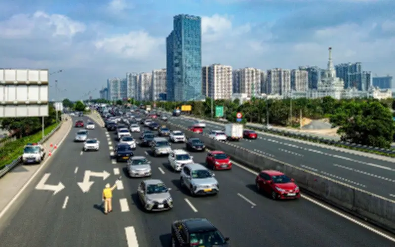 Thủ tướng chỉ đạo tăng cường an toàn giao thông sau Tết 2026, khen ngợi lực lượng công an