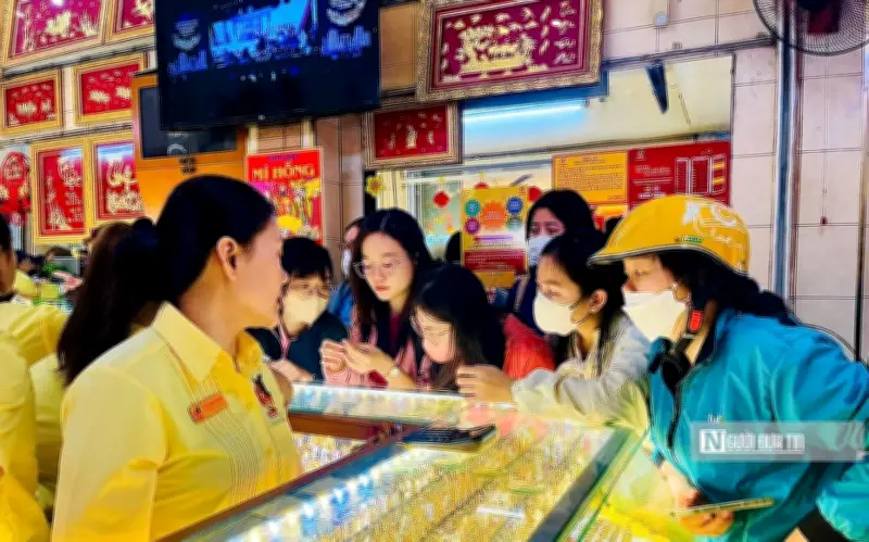 Thủ tướng chỉ thị khẩn trương thực hiện nhiệm vụ sau Tết, tập trung vào thị trường vàng và giải ngân vốn