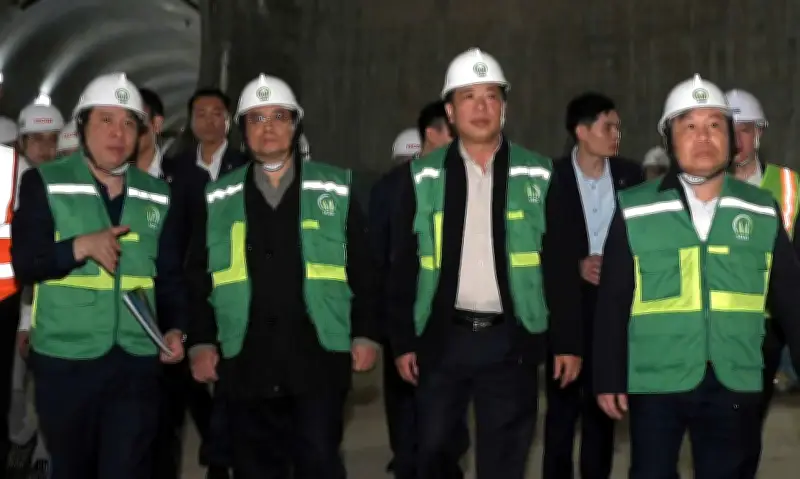 Thủ tướng kiểm tra công trường metro Nhổn - Ga Hà Nội, động viên đội ngũ làm việc xuyên Tết