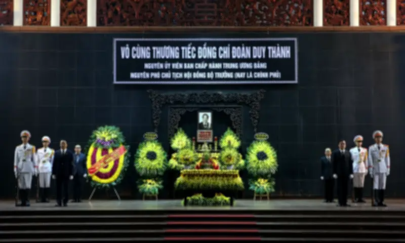 Thủ tướng Phạm Minh Chính dẫn đầu đoàn viếng nguyên Phó chủ tịch Hội đồng Bộ trưởng Đoàn Duy Thành