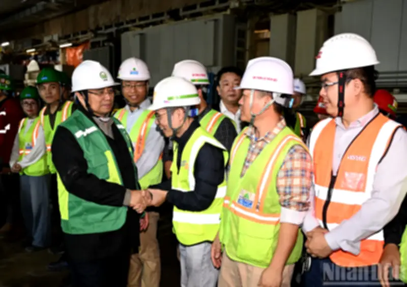 Thủ tướng Phạm Minh Chính kiểm tra tiến độ dự án đường sắt đô thị số 3 Nhổn-Ga Hà Nội
