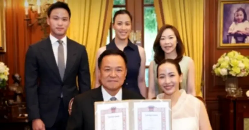 Thủ tướng Thái Lan đăng ký kết hôn với bạn gái kém 19 tuổi nhân ngày Valentine