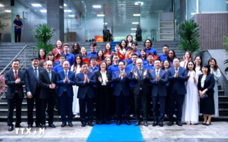 Thủ tướng thăm Viện Hàn lâm Khoa học và Công nghệ Việt Nam, thúc đẩy đổi mới sáng tạo