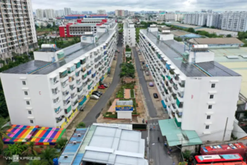 Thủ tướng đề xuất chính sách nhà ở cho người thu nhập trung bình, giá xăng vượt 20.000 đồng