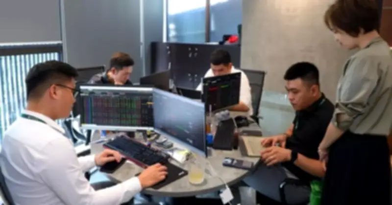 Thị trường chứng khoán duy trì sắc xanh trước Tết, VN-Index tăng 17 điểm