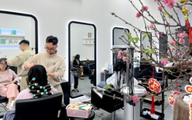 Thị trường làm đẹp cận Tết sôi động: Khách xếp hàng từ 3h sáng, salon mở cửa đến nửa đêm