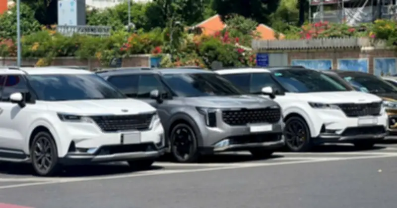 Thị trường thuê ô tô tự lái sôi động dịp cuối năm, giá tăng mạnh do cung không đủ cầu