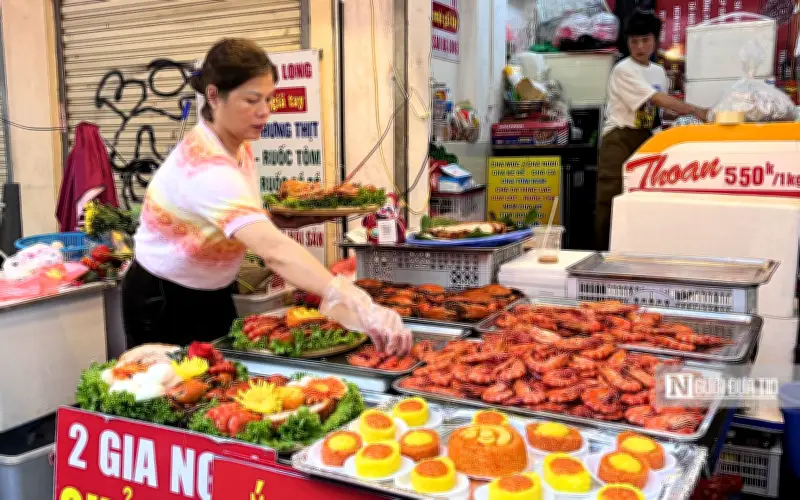 Thị trường tài lộc thức trắng đêm phục vụ ngày vía Thần Tài