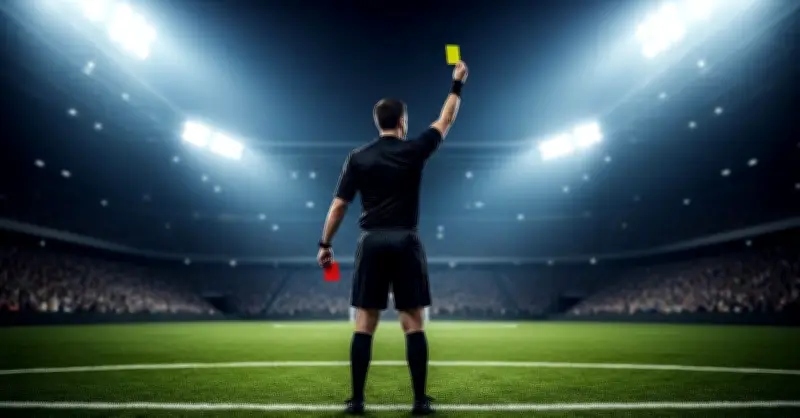 Thẻ vàng và thẻ đỏ trong bóng đá: Quy tắc, hình phạt và lịch sử hình thành