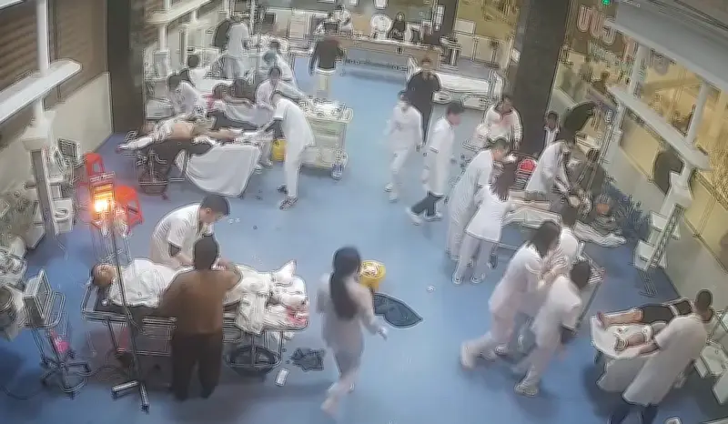 Thanh Hóa: 10 nạn nhân vụ ném mìn Tết bị găm đầy mảnh kim khí, tình trạng nguy kịch