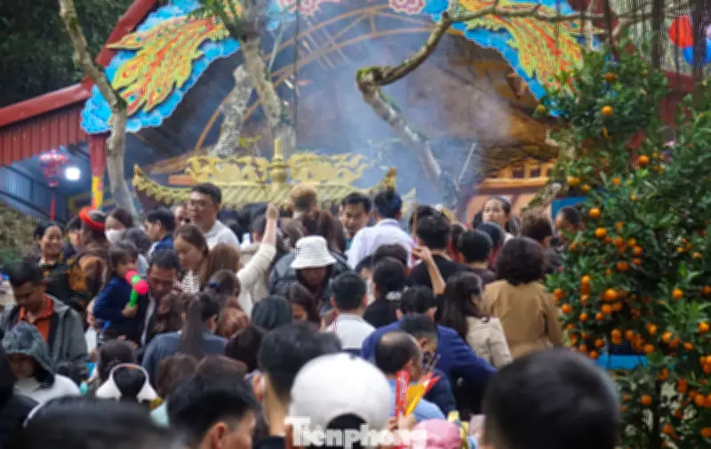 Thanh Hóa đón hàng chục nghìn khách hành hương đầu xuân tại các di tích lịch sử