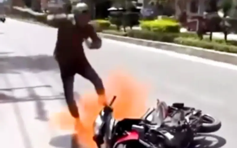 Thanh niên Khánh Hòa bị bắt vì đốt xe khi bị CSGT kiểm tra: Tự hủy tài sản có phạm pháp?