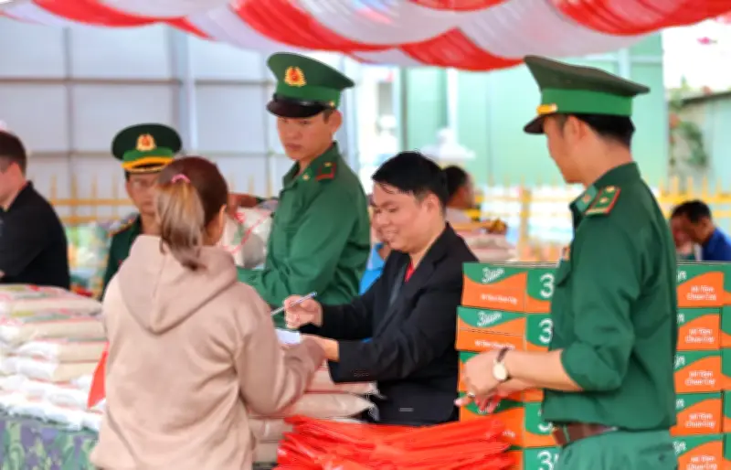 Thanh niên TPHCM tổ chức chương trình 'Tháng ba biên giới' đầy ý nghĩa tại Gia Lai