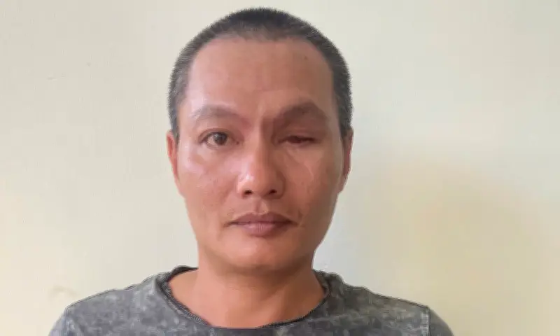 Đỗ Thanh Tùng ra đầu thú sau 16 tháng lẩn trốn vì tội đánh người và chống đối công an