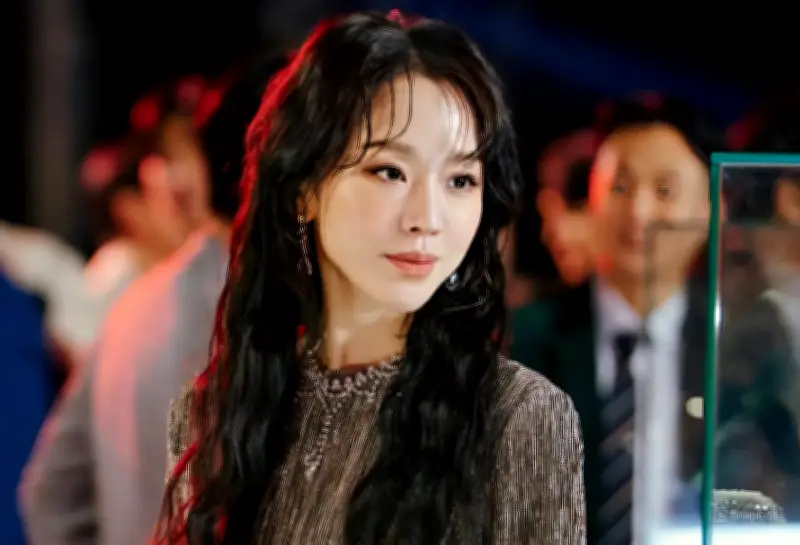 The Art of Sarah: Bộ Phim Hàn Gây Sốt Trên Netflix Với Cốt Truyện Đầy Ảo Giả