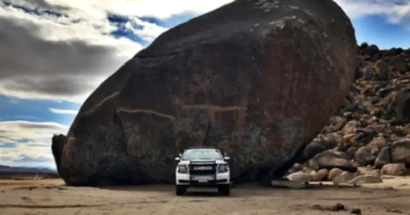 Bí ẩn Giant Rock: Tảng đá khổng lồ giữa sa mạc Mojave và những huyền thoại ám ảnh