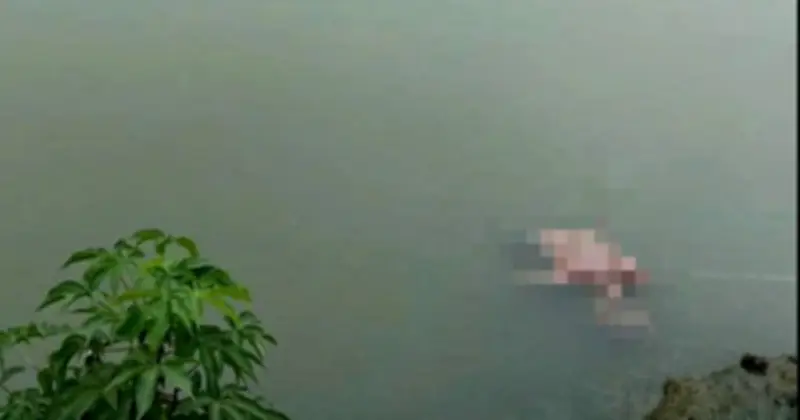 Thi thể cụ ông nổi trên sông Ngọc, công an TP.HCM phong tỏa hiện trường điều tra