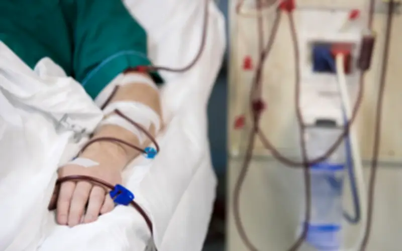 Thiếu niên 15 tuổi nhập viện cấp cứu sau khi thụt đầu liên tục 300 cái