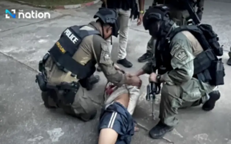 Thiếu Niên 17 Tuổi Cướp Súng Cảnh Sát, Xả Súng Bắt Con Tin Tại Trường Học Thái Lan