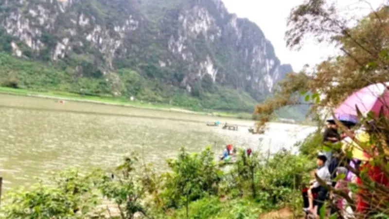 Thảm kịch sông Gianh: Thuyền chìm khi gia đình 7 người đi chúc Tết, 1 người tử vong, 2 mất tích