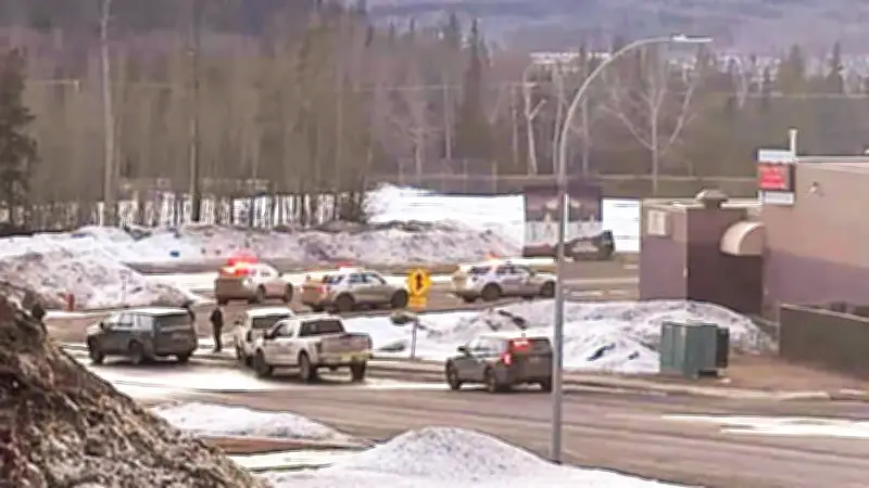 Thảm kịch xả súng tại Canada và Mỹ: Hàng chục người thương vong, Thủ tướng hoãn hội nghị