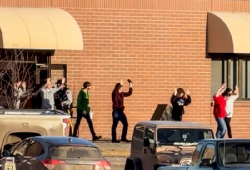 Thảm kịch xả súng trường học Canada: Nghi phạm có tiền sử tâm thần, 8 người thiệt mạng