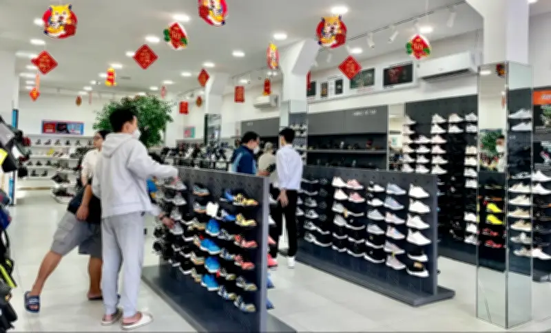 Thương mại điện tử vượt bán hàng truyền thống dịp Tết Bính Ngọ 2026