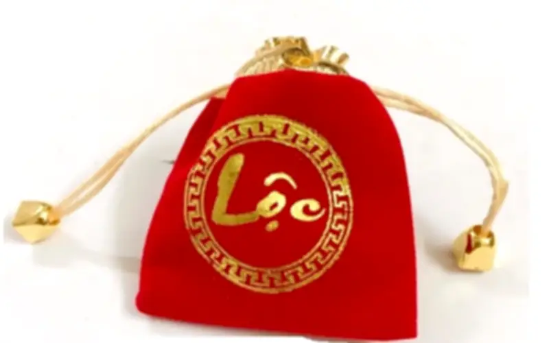 Thưởng Tết 'độc lạ' ở Trung Quốc: Lịch, cốc in logo thay tiền mặt khiến nhân viên bật cười