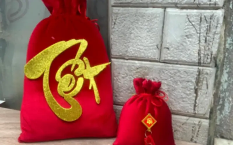 Thưởng Tết 'độc lạ' ở Trung Quốc: Nhân viên ôm hàng tồn kho về nhà thay tiền mặt