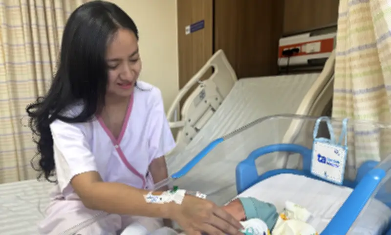 Thành Công Của Y Học: Người Mẹ Mang Bất Thường Nhiễm Sắc Thể Sinh Con Khỏe Mạnh