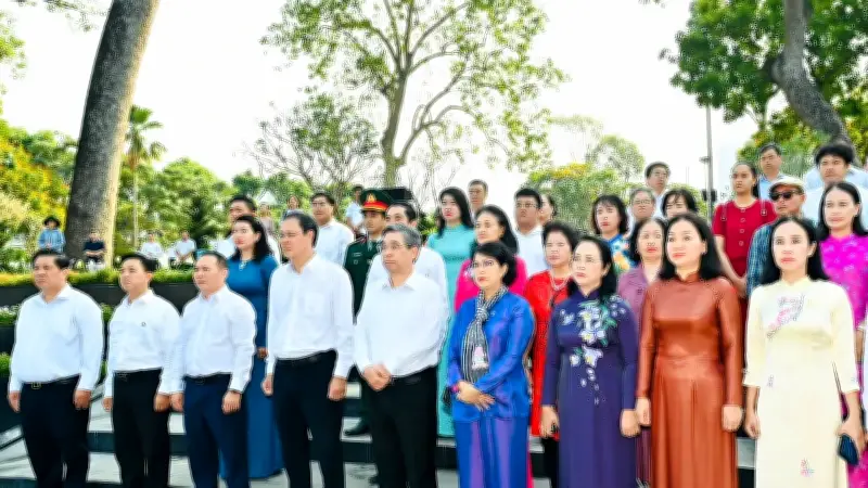 Thành phố Hồ Chí Minh tưởng niệm các nạn nhân Covid-19 tại Công viên Lý Thái Tổ