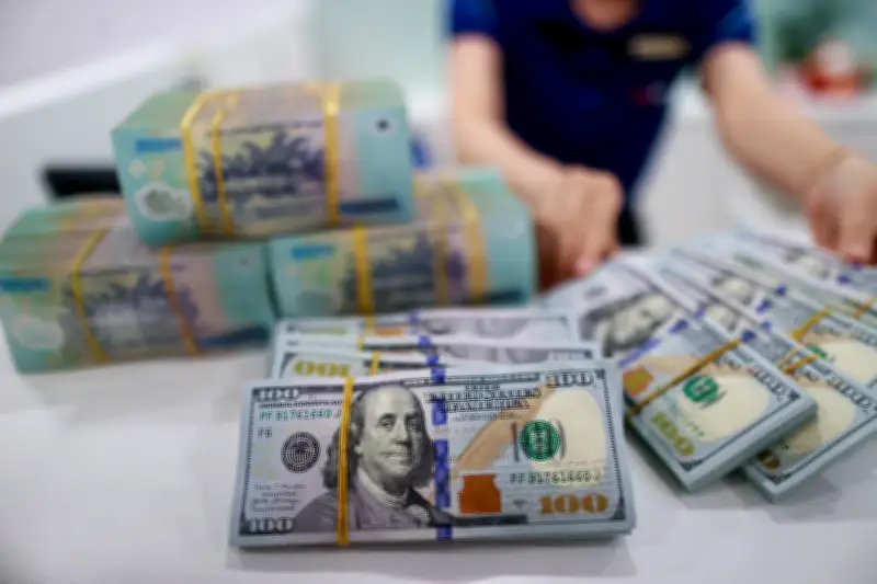 Thu nhập cao không đồng nghĩa với giàu có: Bài học từ những người trẻ Hà Nội