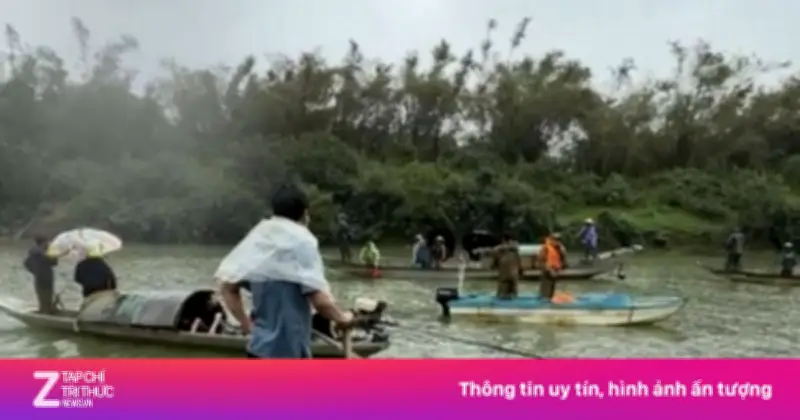 Thuyền lật trên sông Gianh ở Quảng Trị, nhiều người gặp nạn và mất tích